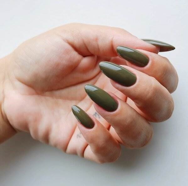 SMALTO CND VINYLUX Cap & Gown